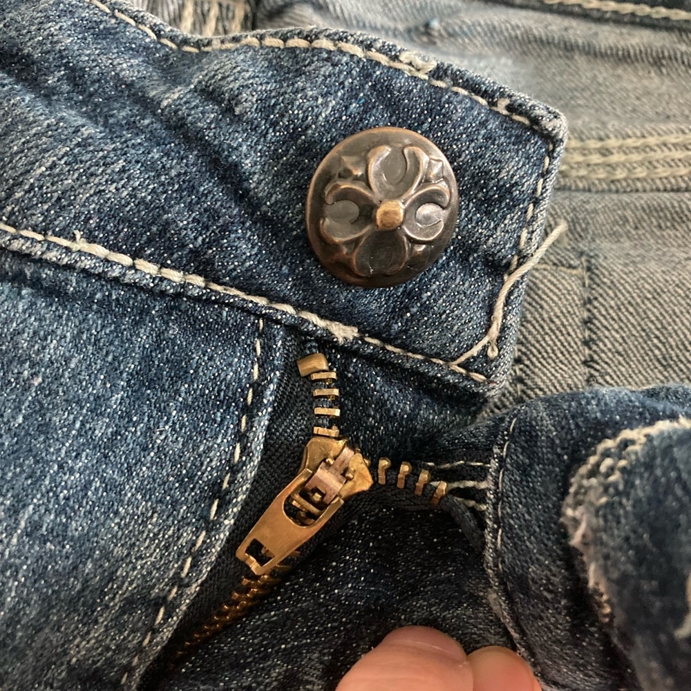 THRILL Distressed Skinny Jeans - Picture 2 of 15